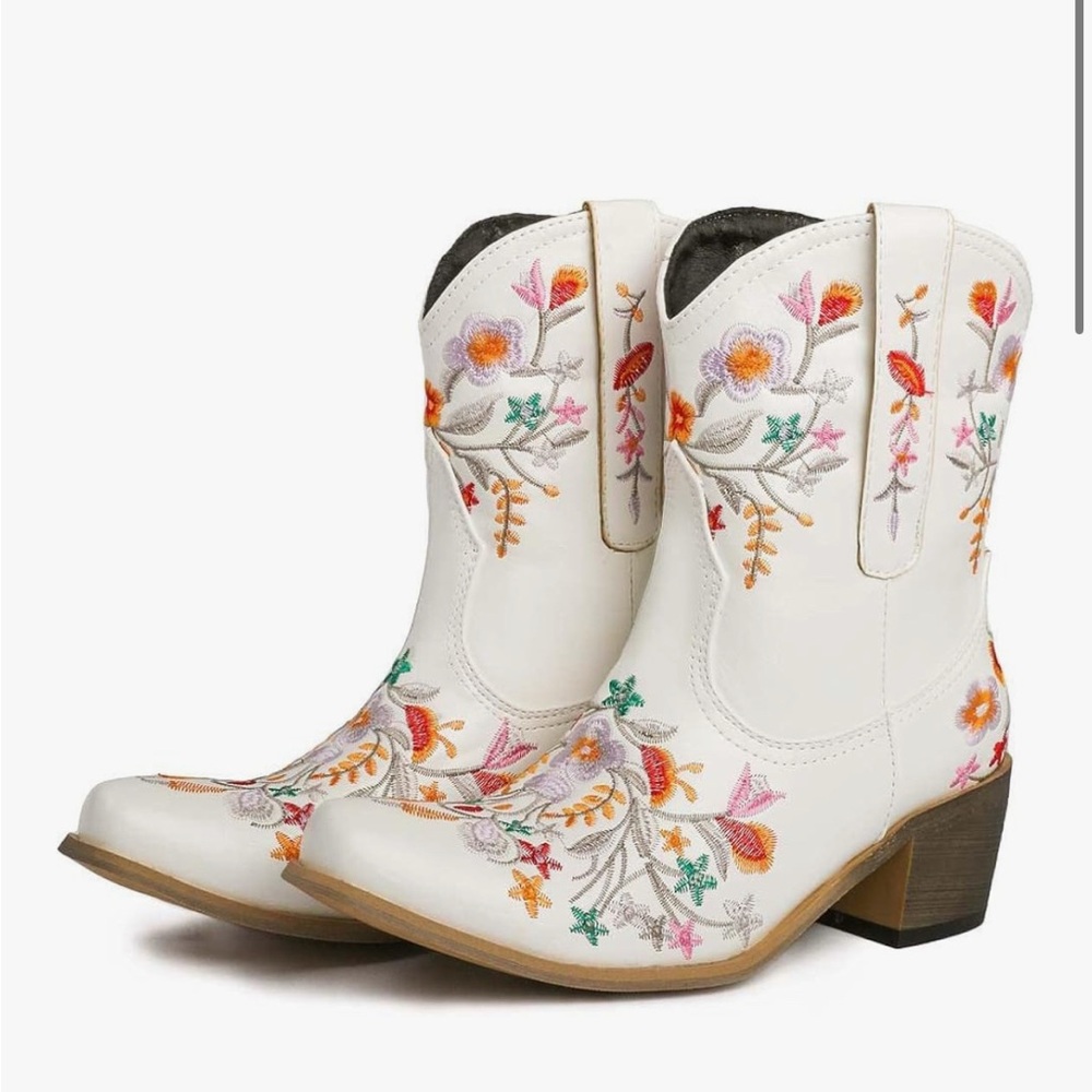Embroidered White Western Cowboy short Boots